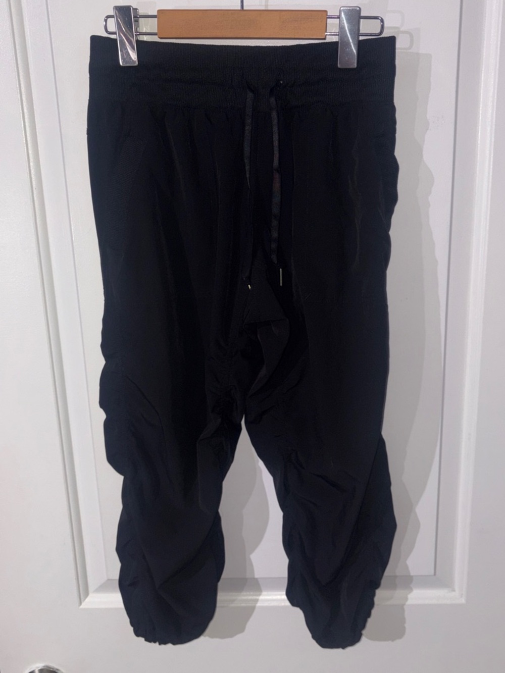Kyodan Black Cropped Jogger Capris with Drawstring Waist